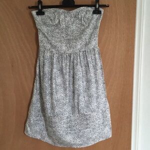 ⭐️3/$25 Strapless dress w/ Back smocking